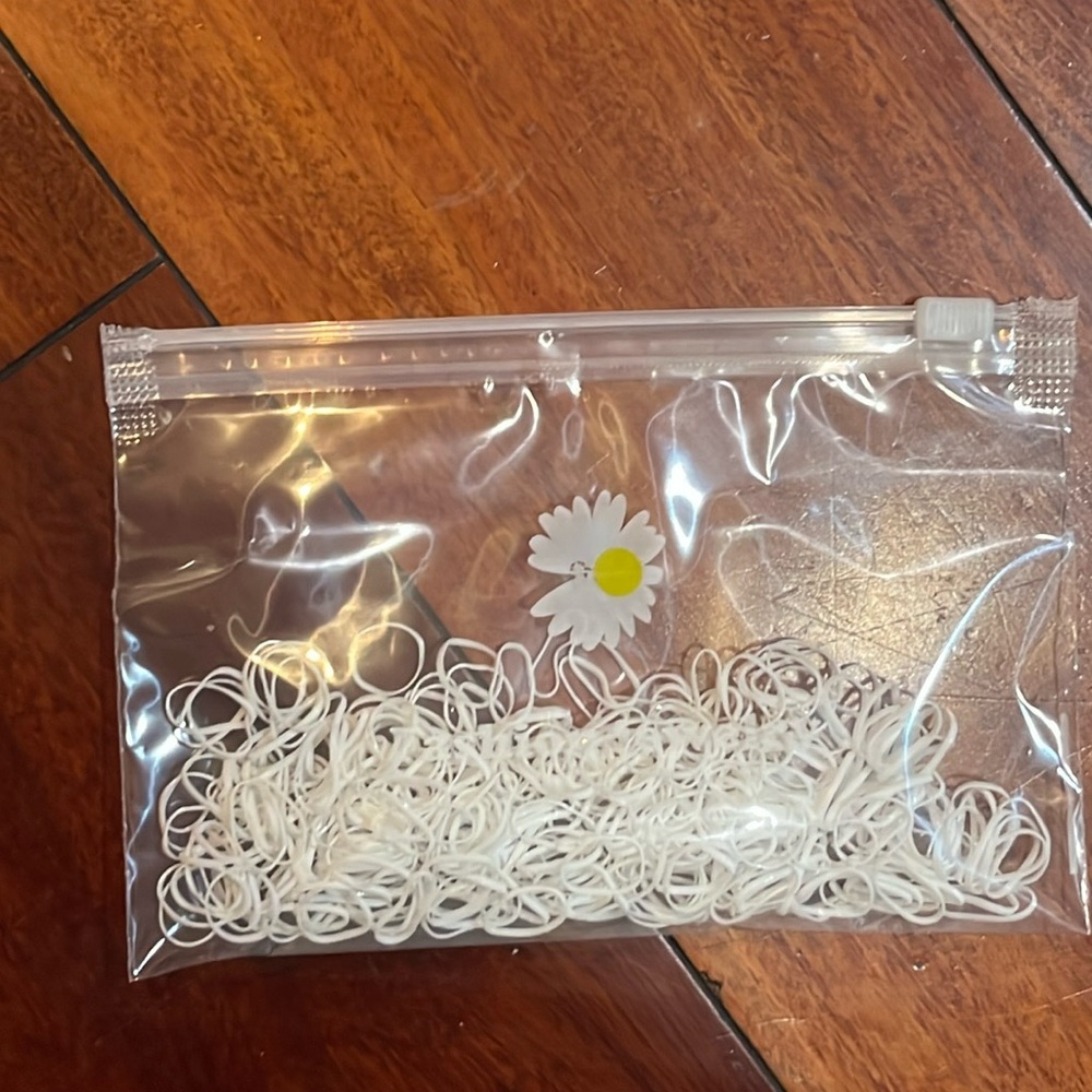 335 white Hair Elastics in Clear Daisy Pouch NIP